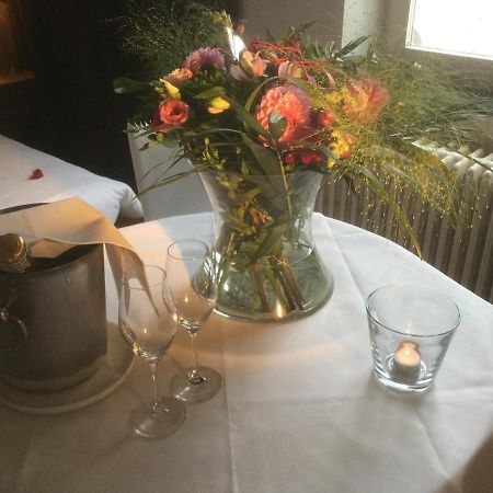 Le Castel Hotel Fosses-La-Ville ภายนอก รูปภาพ
