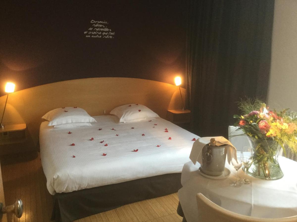 Le Castel Hotel Fosses-La-Ville ภายนอก รูปภาพ