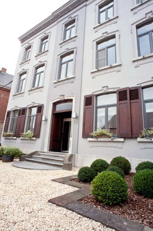 Le Castel Hotel Fosses-La-Ville ภายนอก รูปภาพ