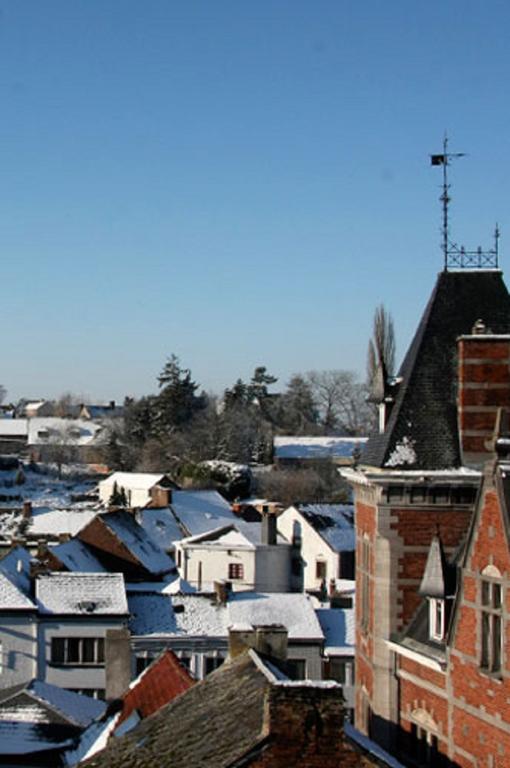 Le Castel Hotel Fosses-La-Ville ภายนอก รูปภาพ