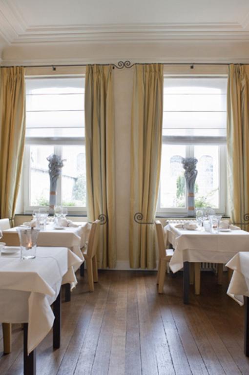 Le Castel Hotel Fosses-La-Ville ภายนอก รูปภาพ