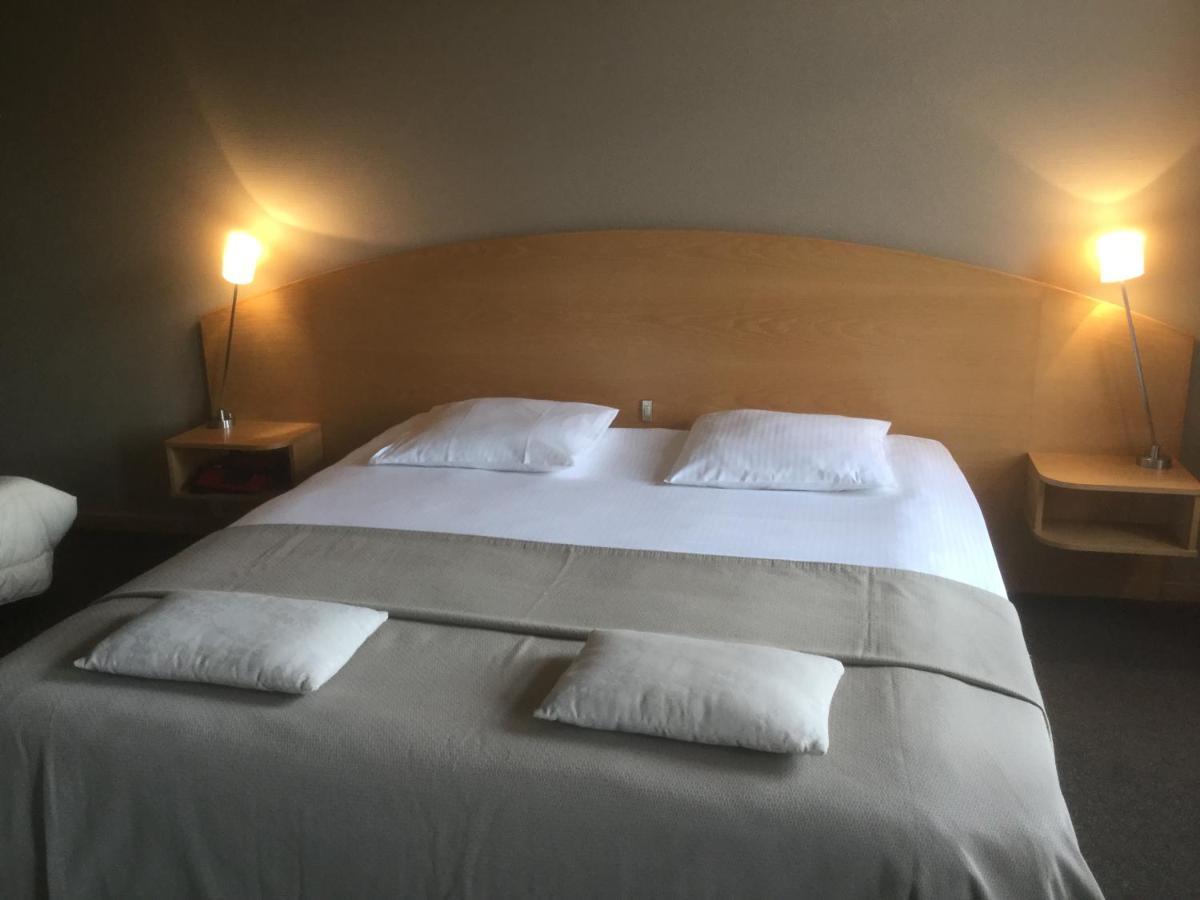 Le Castel Hotel Fosses-La-Ville ภายนอก รูปภาพ