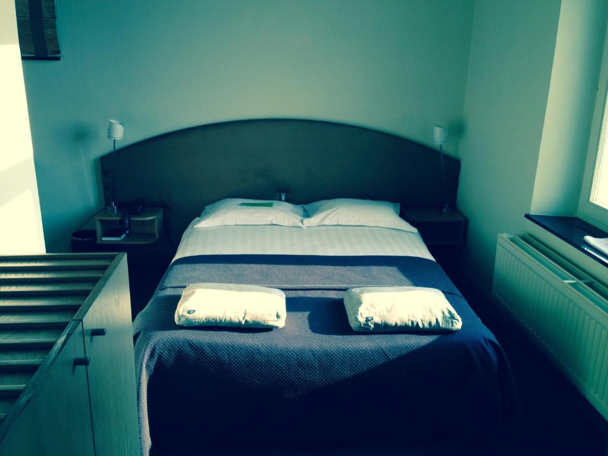 Le Castel Hotel Fosses-La-Ville ภายนอก รูปภาพ