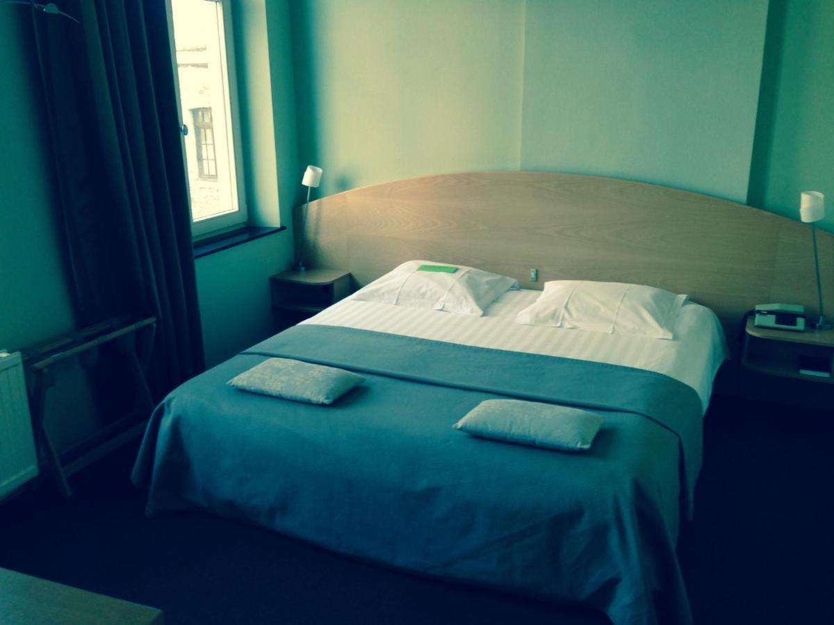 Le Castel Hotel Fosses-La-Ville ภายนอก รูปภาพ